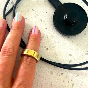 Oura ring, heritage gen 3, gold, size 8, worn for 4 months (Nov 2022-March 2023)